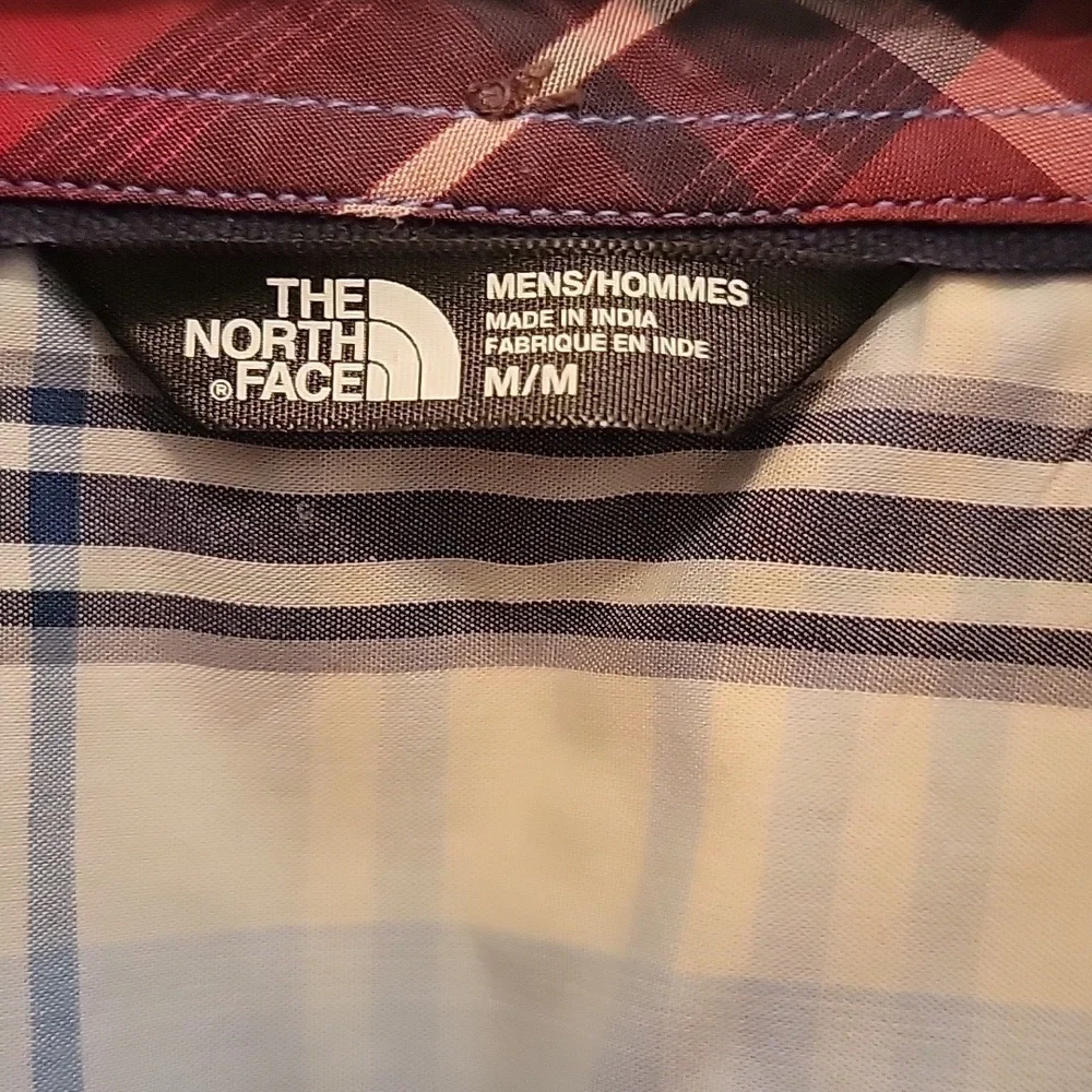 The North Face Short Sleeve Blue & White Button Down Shirt, Size M. NWOT